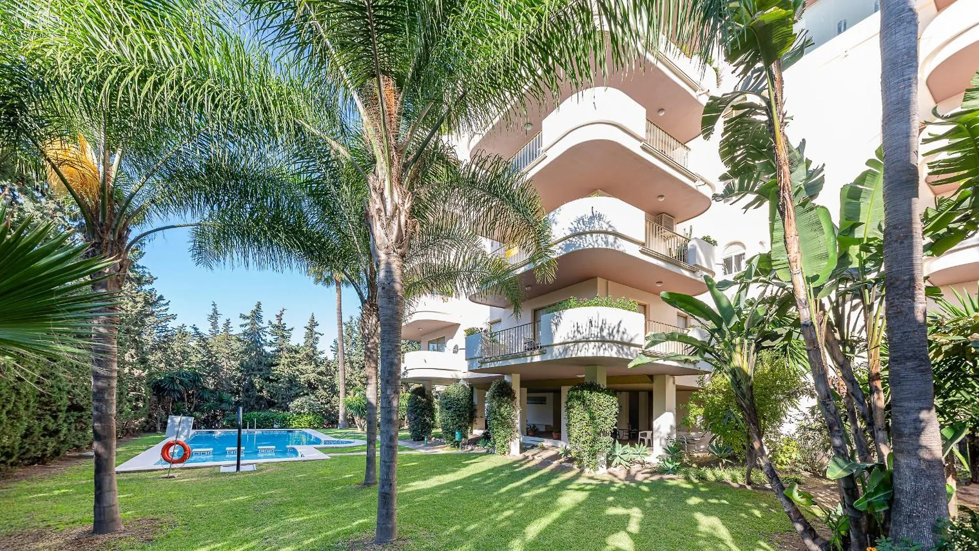 The Clover Boutique Suite Banus Marbella