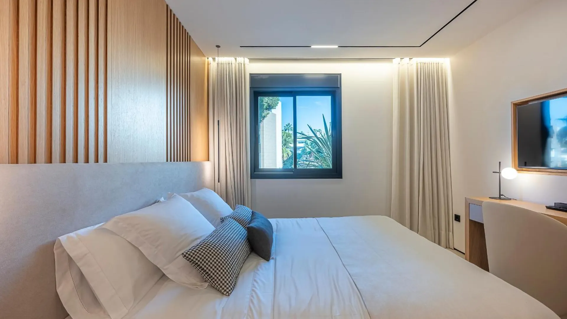 The Clover Boutique Suite Banus Marbella